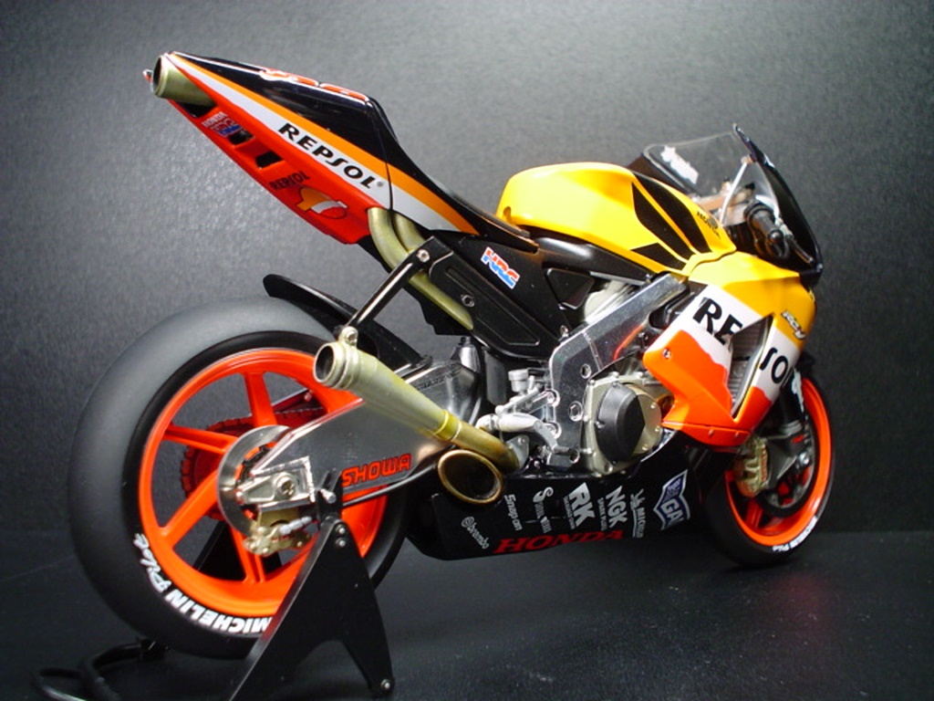 Repsol HONDA RC211V'03