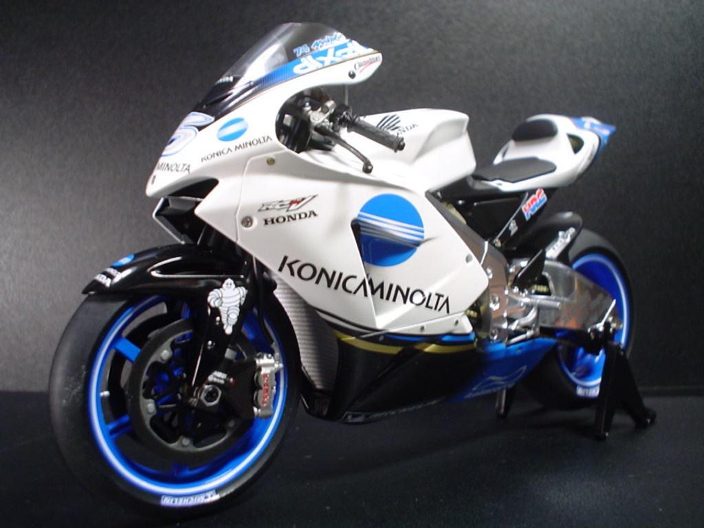 タミヤ KONICA MINOLTA Honda RC211V ‘06 Konica Minolta Honda RC211V '06 | HLJ.com