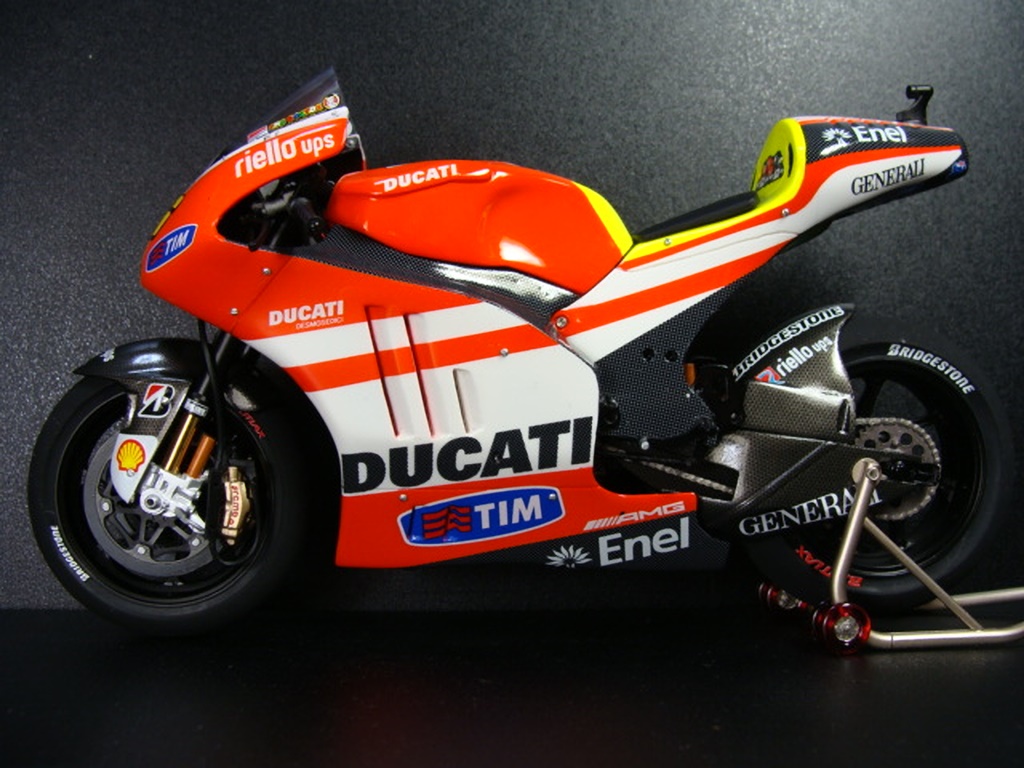 DUCATI desmosedici GP11.1 DUCATI desmosedici GP11.1