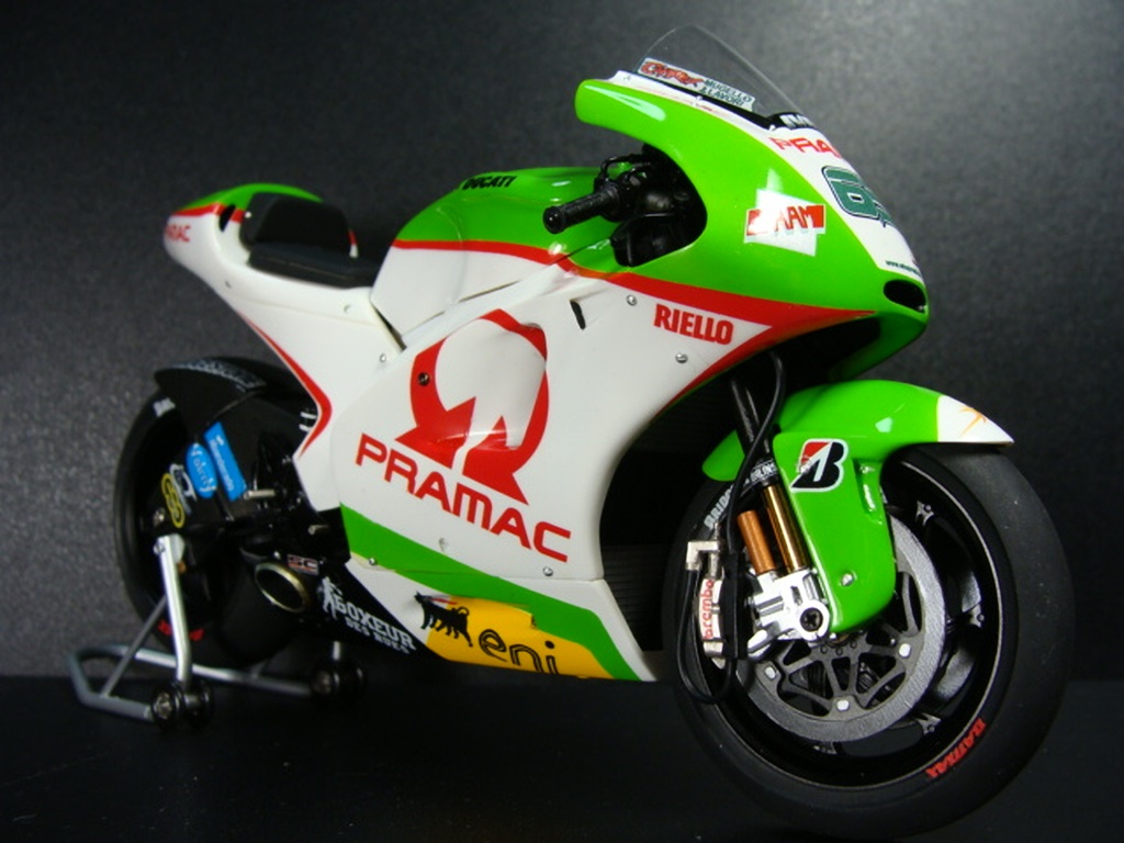 DUCATI desmosedici GP11 PRAMAC RACING