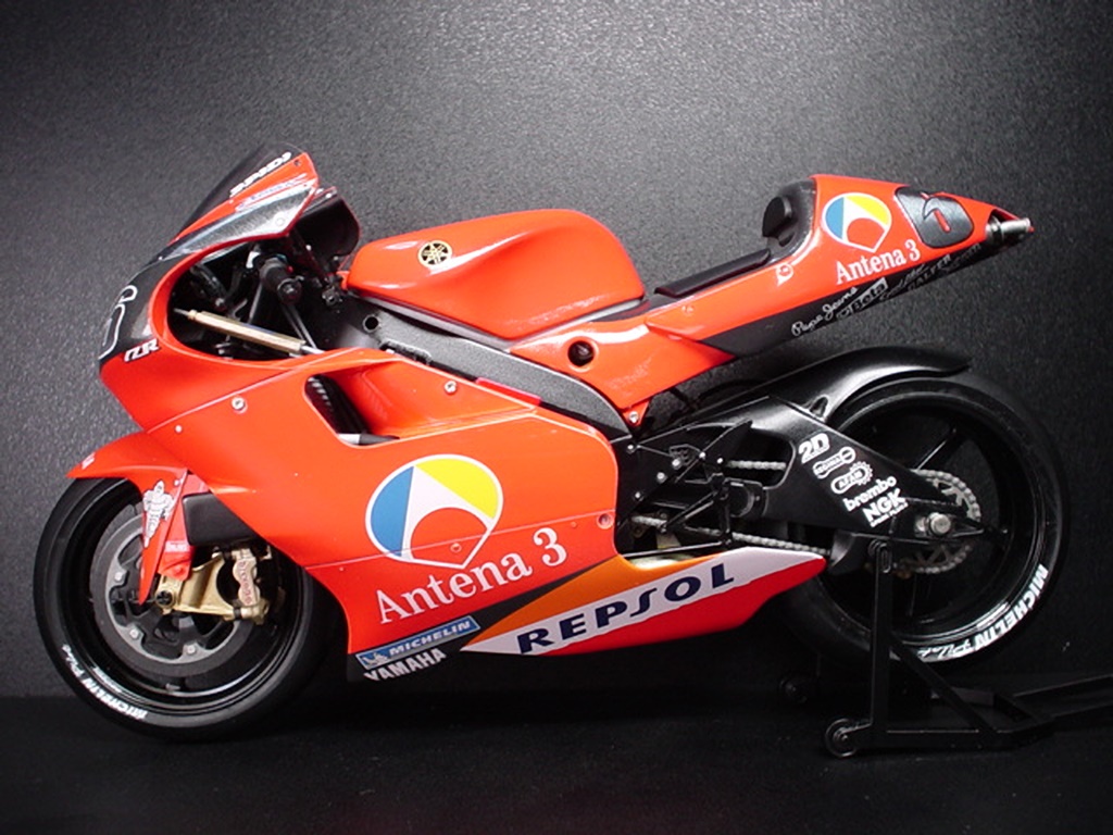 1/1YAMAHA YZR 500 Antena 3  D\