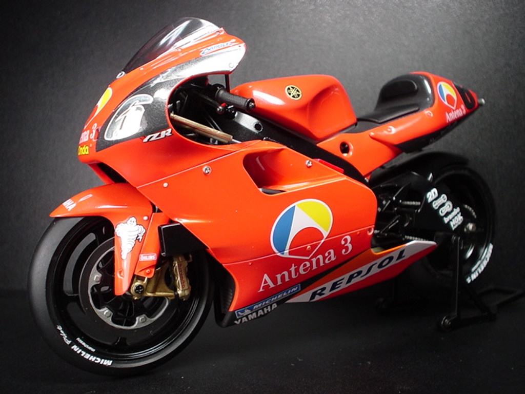 タミヤ  1/12 YAMAHA Antenna3 YZR500 '02