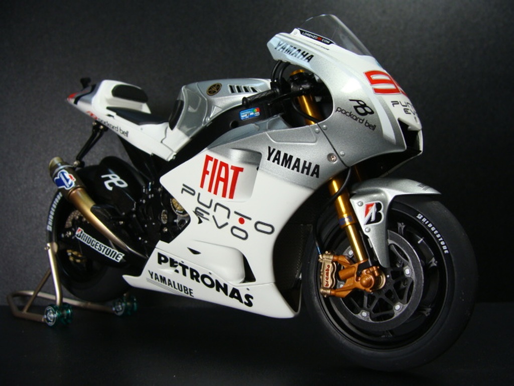 Fiat YAMAHA YZR-M1'09 Estoril edition