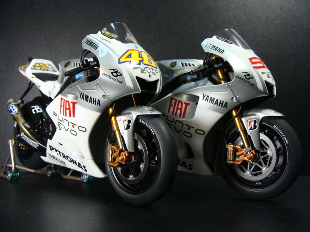 希少　絶版1/12 YAMAHA YZR-M1　 ESTRIL EDITION 1/12 ヤマハ YZR-M1 '04 No.7/No.33: スケールモデル｜TAMIYA
